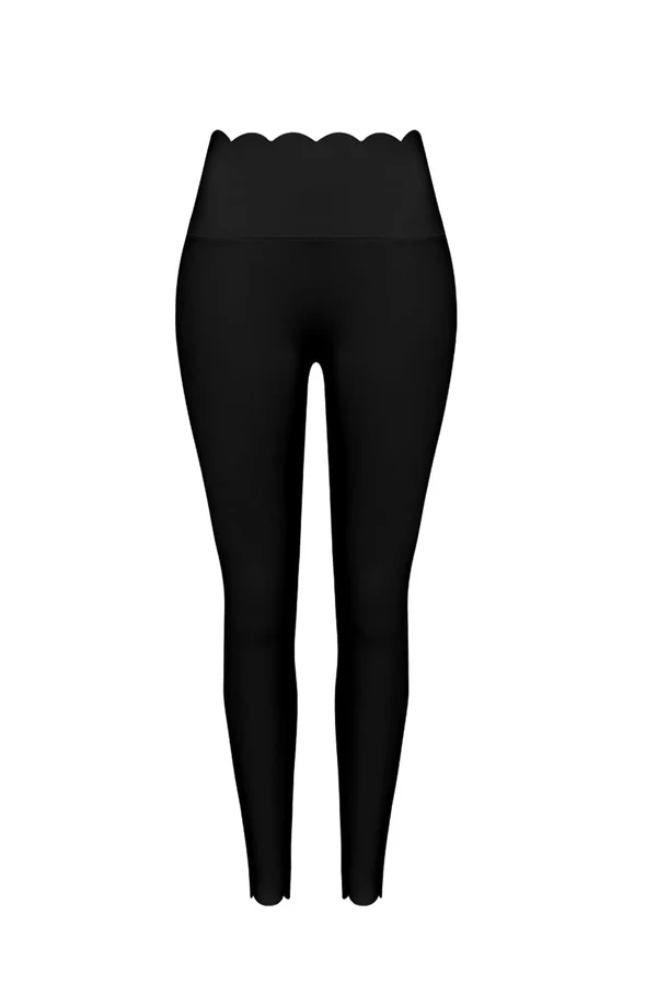 High-Waist Scallop Scrunch Legging - Black
