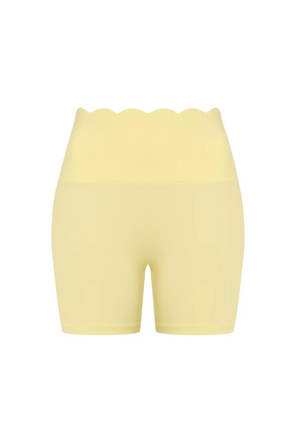 High-Waist Scallop Scrunch Short - Lemon Drop