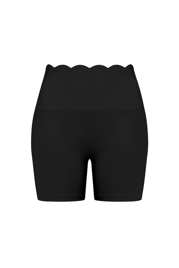 High-Waist Scallop Scrunch Short - Black