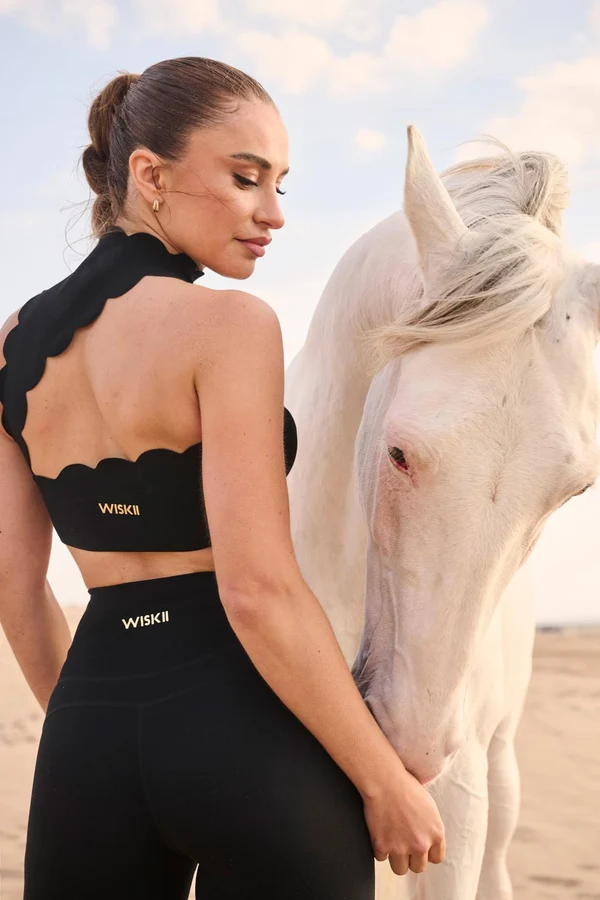Scallop Back Mock Neck Bra - Black