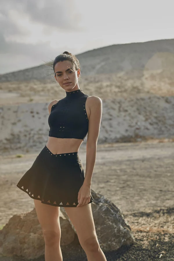 V-waist Laser Cut Tennis Skirt - Black