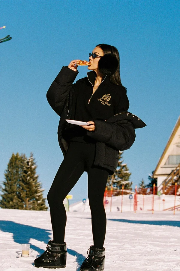 V-Waist Scrunch Legging - Black